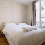 Stunning 1 Bedroom Apartment In Paris