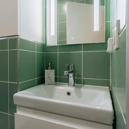Stunning 1 Bedroom In Holiday home
